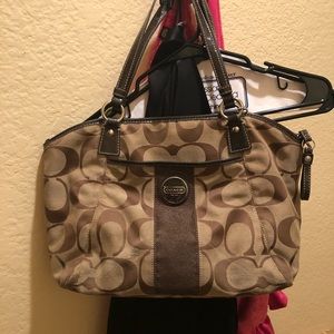 Coach logo shoulder bag, perfect for fall!